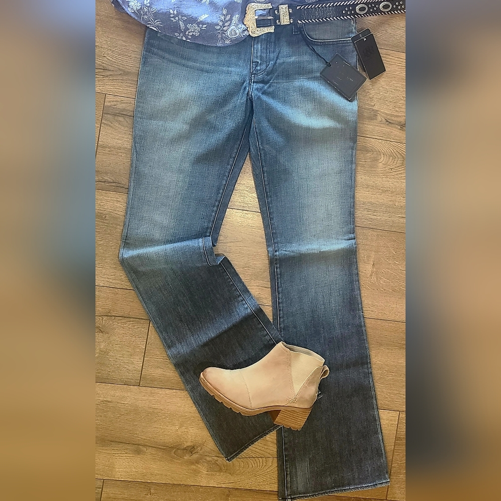 NWT'S- ROCK & REPUBLIC -Mid-Rise Embellished Bootcut Wide Flair Jeans- Size 30 